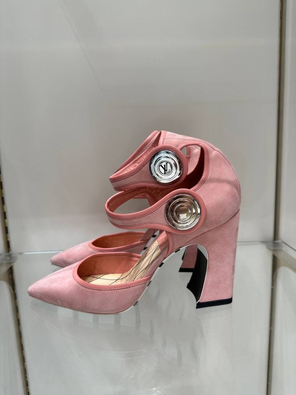 Louis Vuitton Pink Suede LV Circle Pumps EU 38